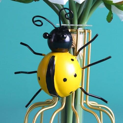 Seven Star Ladybug Sculpture Fence Wall Hang Metal Simulated Insect Art Animal Hanging Wall Art Hanger DIY Garden