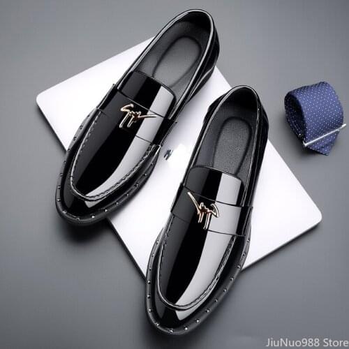 Brand New Men Dress Shoes Patent Leather Luxury Pointed Toe Business Casual Shoes Trend Leisure Slip-on Loafers