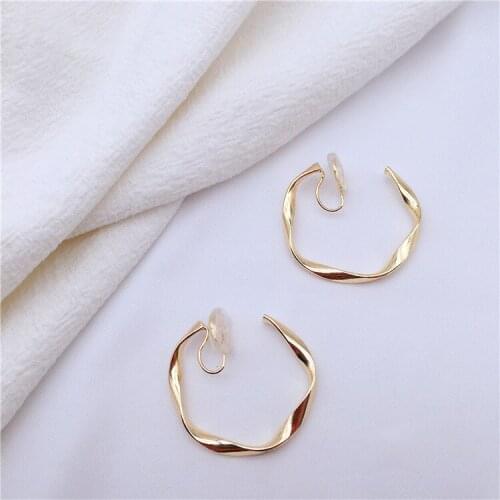 Vintage cold wind irregular metal earrings circle earrings without earrings round face to show thin earring earrings