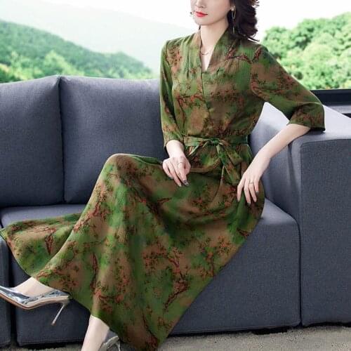 V-Neck Light Green Satin Dress Women 2021 New Spring Summer Noble Lady Temperament Mid-Length Work Dress Plus Size Robes zh211