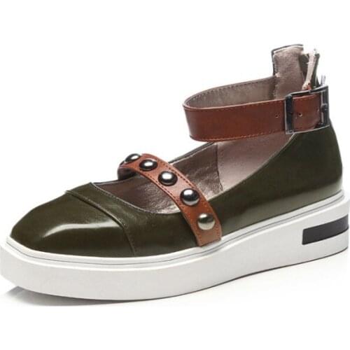 In the spring of 2018 the new leisure zipper after large base of single shoes of 1819 yards, 0414243 students