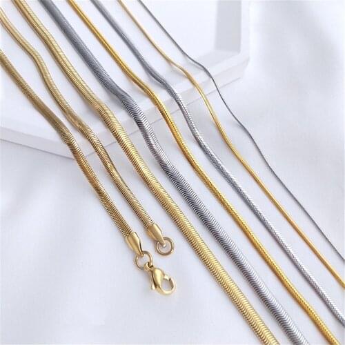 Titanium steel clavicle chain European style minimalist snakebone chain plated 18K gold necklace womens fashion light luxury