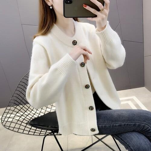 Small cardigan sweater female early spring in 2021, the new hot style knitted coat female in the spring and autumn