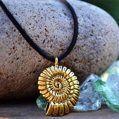 Alloy Retro Gold Color Women Girl Jewelry Shell Snail Conch Pendant Short Chunky Collar Necklace