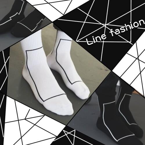 2020 New men women personalized fashion linear sports socks cotton breathable sweat-absorbent black and white striped tube socks