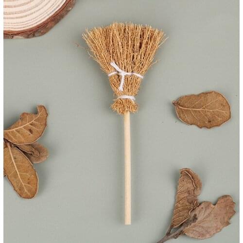 1:12 Dollhouse Miniature Mini Wood Broom Model Pretend Play Furniture Toys Doll House Decoration Toy Accessories