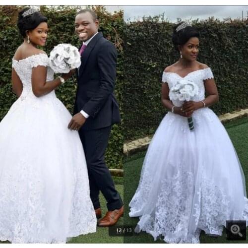 Vintage white tulle a line wedding dress modest off the shoulder v neck lace appliques princess bride dresses 2022