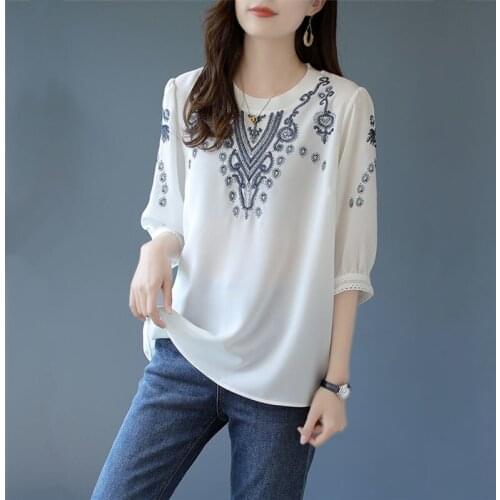 Large size 2021 summer new Korean loose heavy industry embroidered round-neck half-sleeve top stitched five-sleeves