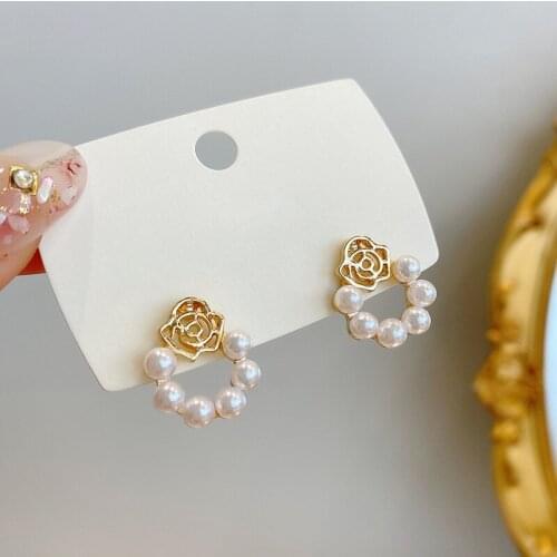 Cute Small Metal Flower Imitation Pearl Round Stud Earrings for Women 2020 New Fashion Sweet Jewelry Christmas Accessories C282