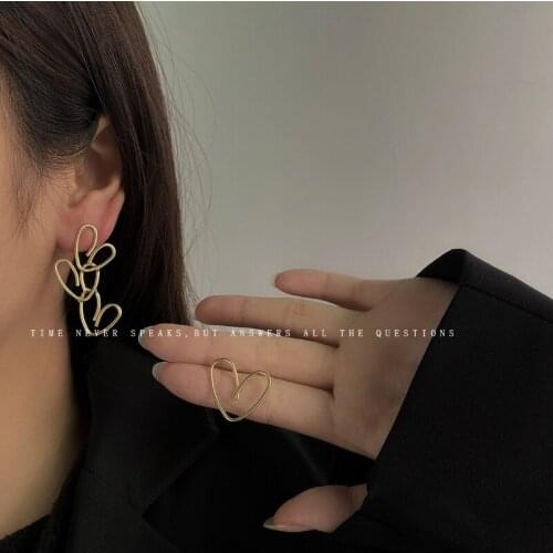 Exaggerated earrings unpaired heart-shaped weighing earrings 925 silver pin personality simple love sweet cool earrings
