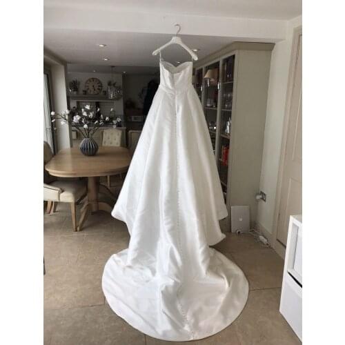 Luxury satin Ball Gown Wedding Dresses sweetheart chaple Train Bridal Gown 2021 wedding gown Robe de mariage