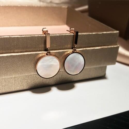 YUN RUO New Arrival Fashion Black White Shell Stud Earring Rose Gold Color Woman Birthday Gift Titanium Steel Jewelry Never Fade