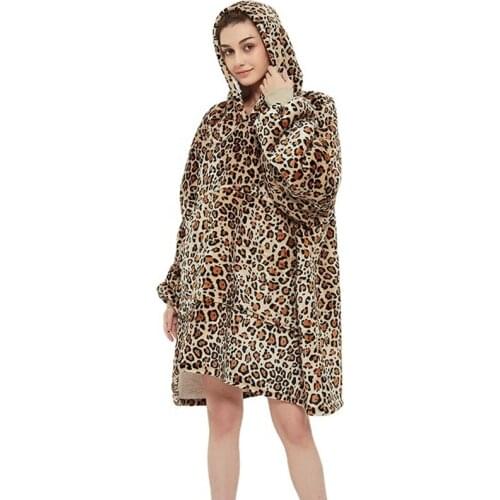Winter Oversized Blanket Hoodie Leopard 1350 Grams Large Sherpa Fleece Sweatshirt Soft Warm Thick Women Blanket With Sleeves
