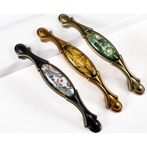 Retro Furniture Handle Elegant Vintage Bronze Kitchen Cabinet Knobs and Handles Wardrobe Cupboard Door Handle Closet Drawer Pull