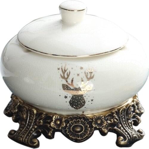 Living room personality anti fly ash ceramic ashtray with lid European style bedroom coffee table creative household ashtray
