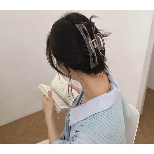 Korean fashion star has the same extra-large long hair catching volume, large capacity disc hair catching clip, shark clip