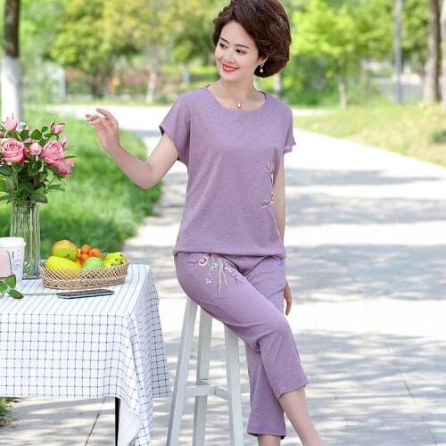 Summer Women Suits Middle-aged Embroidered floral T-shirt top +Cropped trousers Two-piece Set Female Clothing Sets For Female