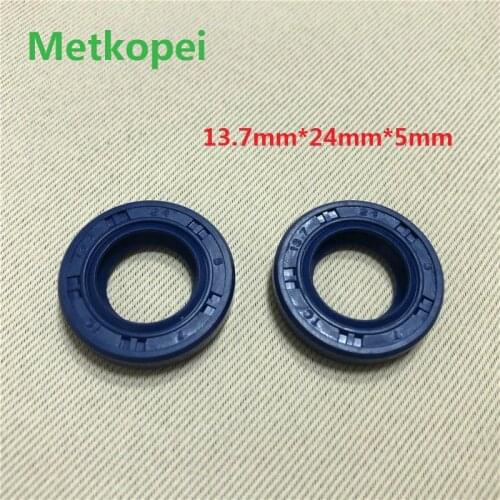 Motorcycle scooter ATV high quality 13.7*24*5 mm 13.7X24X5 mm oil seal with spring for Honda 70cc 90cc 100cc 125cc 150cc 200cc