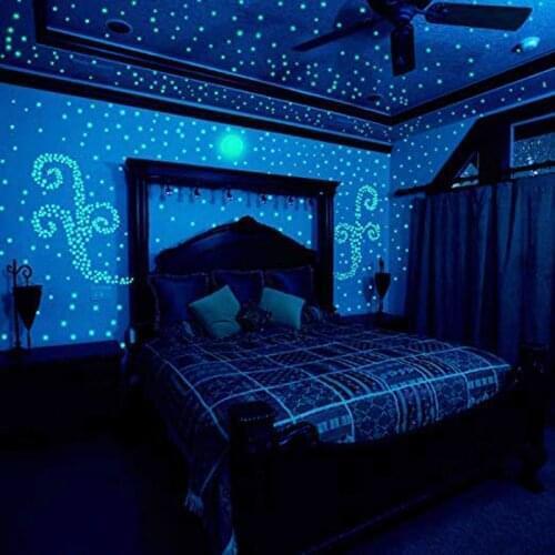 100Pcs/pack Fluorescent Stars Luminous Toys For Childrens Bedroom Storage Rooms Baby Kids Glow Pentagram Adhesive Stickers