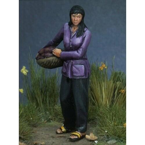 New Unassembled 1/35 ancient woman stand Resin Figure Unpainted Model Kit