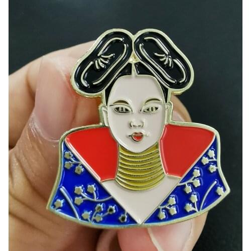 Homogenic music Brooch expressing unique world view by singular voice