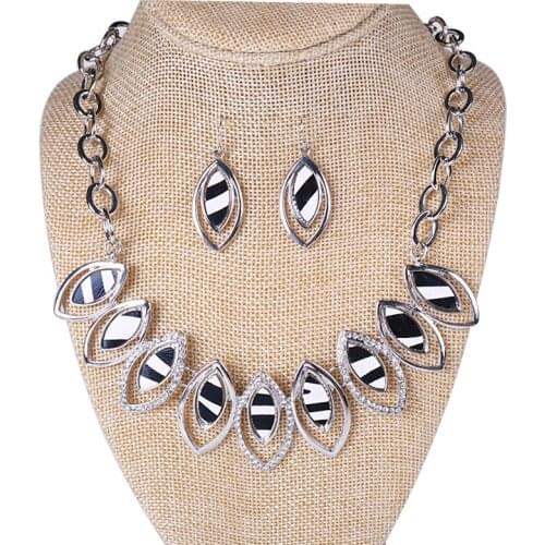 Fashion animal print PU leather necklace earrings two-piece set with oval cut-out metal zebra pattern irregular jewelry set