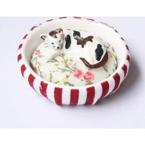 G10-X181 children baby gift Toy 1:12 Dollhouse mini Furniture Miniature rement accessories Cat and red nest set