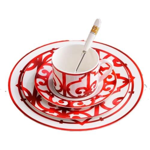 Red Iron Window European Decor Modern Ceramics Western Plates Bone Porcelain Ornaments Tableware Decorations Cups Dessert Tray