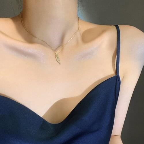 Net Celebrity Feather Titanium Steel Necklace Niche Design Sense Simple Pendant Clavicle Chain 2021 Light Luxury Item Jewelry