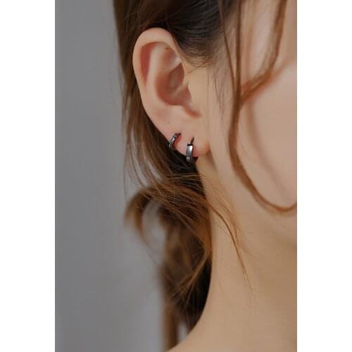 925 Sterling Silver Earring Simple Versatile Black Epoxy Wide Face Ear Ring Ear Bone Ear Buckle Trend Wild Girl Boy Ear Jewelry
