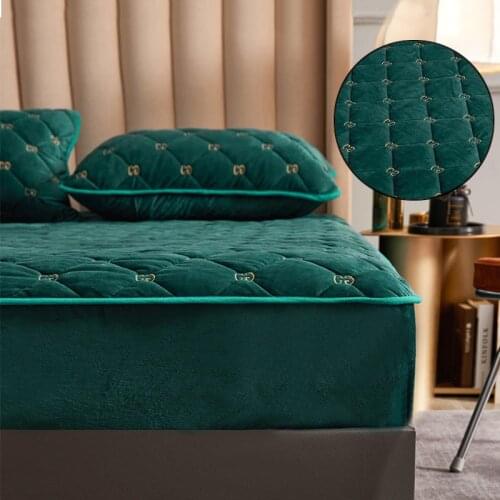 Bedding Thicken Quilted Mattress Cover Letter Embroidered Crystal Velvet Sheet Bed Cover Warm King Queen Mattress Cover