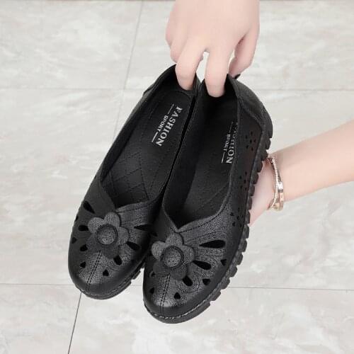 Summer flat-bottomed womens sandals fashion low-heeled soft-soled non-slip lightweight mothers shoes elderly casual sandals