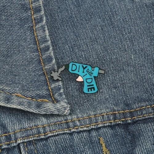 Fashion Glue Gun Enamel Pins DIY Tool Handcraft Brooches Cartoon Creative Badges Metal Button Jewelry for Men Lapel Clothes Pin