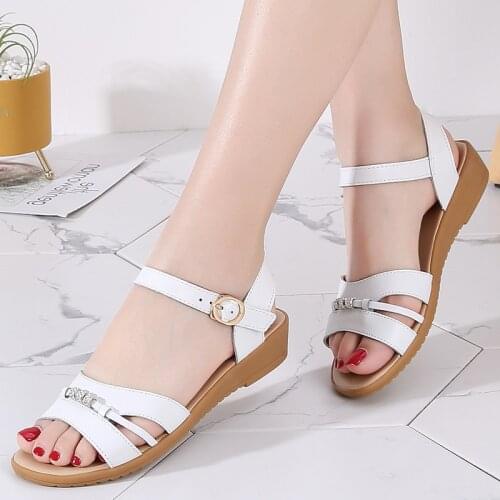 Breathable Summer Women Sandals Luxury Crystal Flat Sandal Shoes for Women Slip Resistance Diamond Ladies Beach Sandal Flipflop