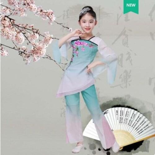 Green chinese folk dance costumes yangko silk fan dance costumes for children kindergarten performance clothing