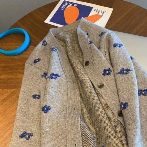 Cardigan sweater for fall/winter 2021 new embroidery single-breasted V-neck knitted top long-sleeved printed jacket women