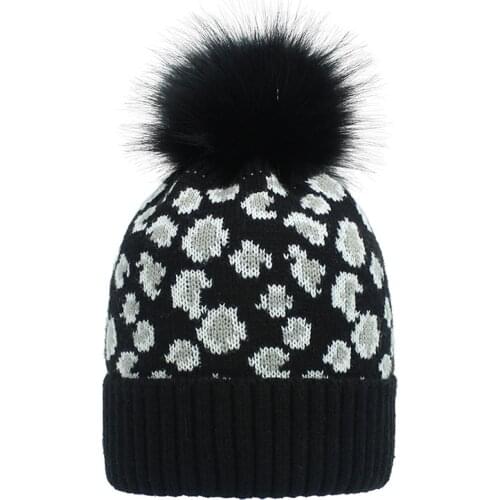 New Arrival Fashion Luxury Autumn Winter Warm Beanie Women Knitted Outdoor Casual Female Caps Soft Flower Pompom Hat Trendy