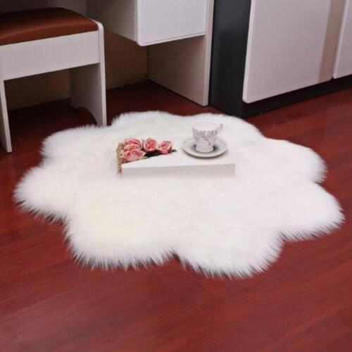 White Faux Fur Rugs For Bedroom Plum Blossom Shape Soft Washable Carpet Floor Rug Warm Cushion Bedroom Mat Pad Home Decoration
