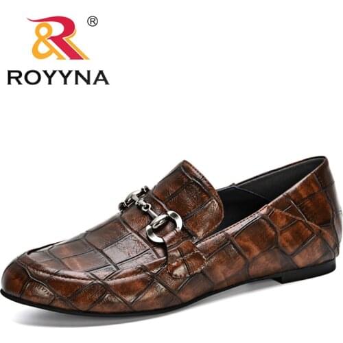 ROYYNA 2020 New Designers Popular New Color Matching Women Slip On Luxury Low Heel Single Shoes Office Work Shoes Ladies Comfy