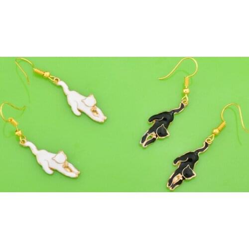 Gold metal enamel lacquer cat kitten charm earrings drop dangle earrings earing jewelry girl women boutique bijoux decoration