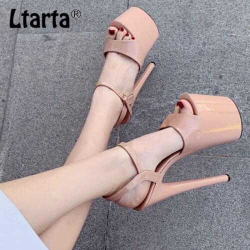LTARTA 2021 Women Fish Toe Black White Sexy Super High Heels Sandals Model T Station 20CM Stage Catwalk Sandals JXQ
