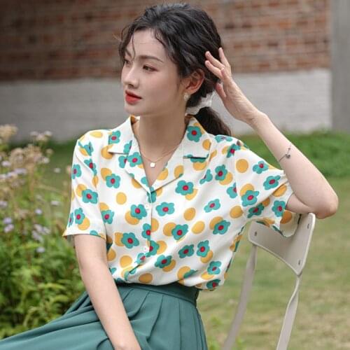Vintage V-neck Daisy Floral Short Sleeve Shirts For Women Summer Turn-down Collar Loose 2021 Blouses Female 1122