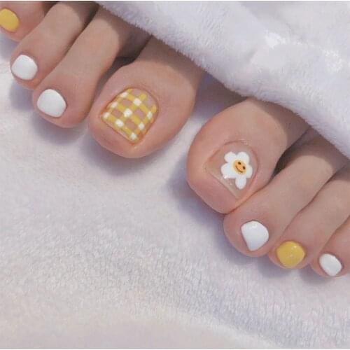 Bright yellow and white hit pure color with little flower pattern false nails for toe Cartoon cute toe nails summer lady
