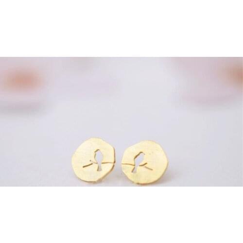 Fashion circle hollow out bird stud earrings creative design of bird shape gap stud earrings drawing on the surface stud earring