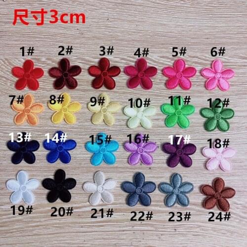 100pcs/lot New Cute Five-leaf Flower Small Embroidery Patches Clothing Decoration Dress Shirt Appliques Iron Biker Patches
