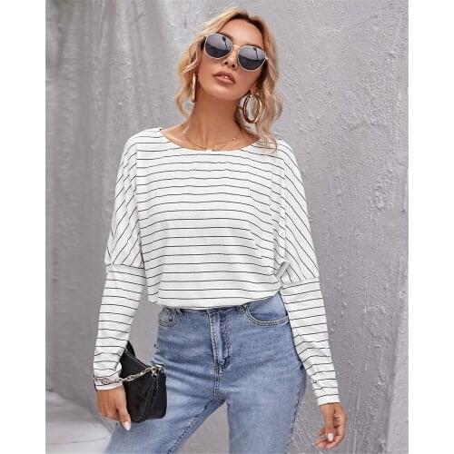 Minimalist Style Women Stripe T-Shirt Classic Round-Neck Long Sleeves Pullover Tops For Spring And Autumn Black White Grey