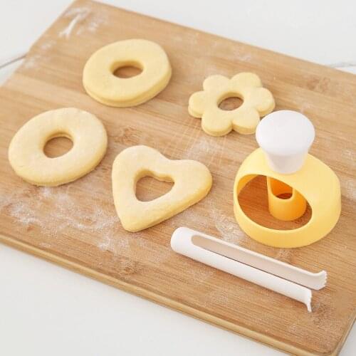 1Pc Donut Mould with Dipping Tongs Plastic Hollow Bread Cake Dessert Press Mould Baking Tools