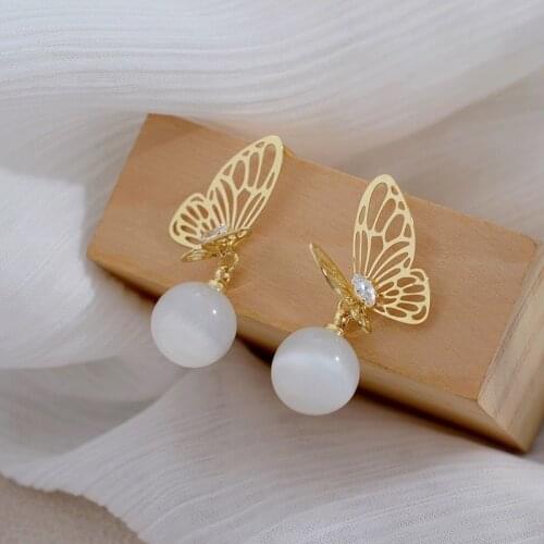 Womens Earring Fashion Butterfly Dangle Earrings Girl Insect Pendant Pearl Ear Rings for Women Jewelry Accessories