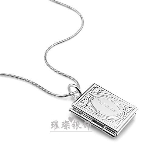 A Couples Necklace Hangs Pictures, Books, Photo Boxes, Necklaces, Birthday Gifts, Photo Silver Jewelry