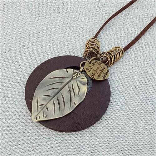 2018 new vintage Long pendant necklace wood round 3D large leaf pendant handmade sweater accessories women necklace jewelry